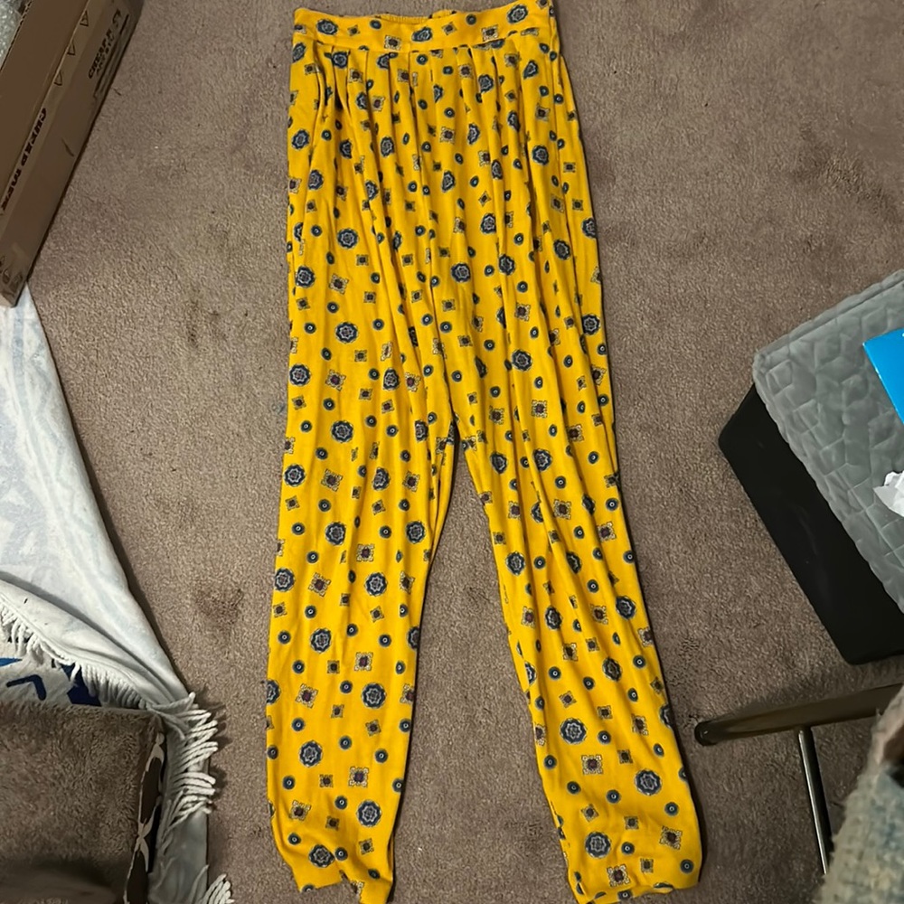 Yellow trousers/pants